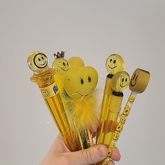 Vintage 90s smiley face stationery bundle - Picture 7 of 11